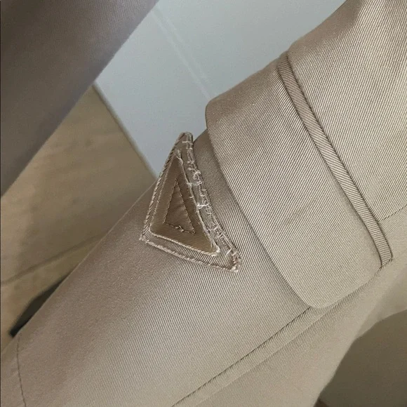 Prada Women’s Beige Blazer Jacket - Picture 6 of 9